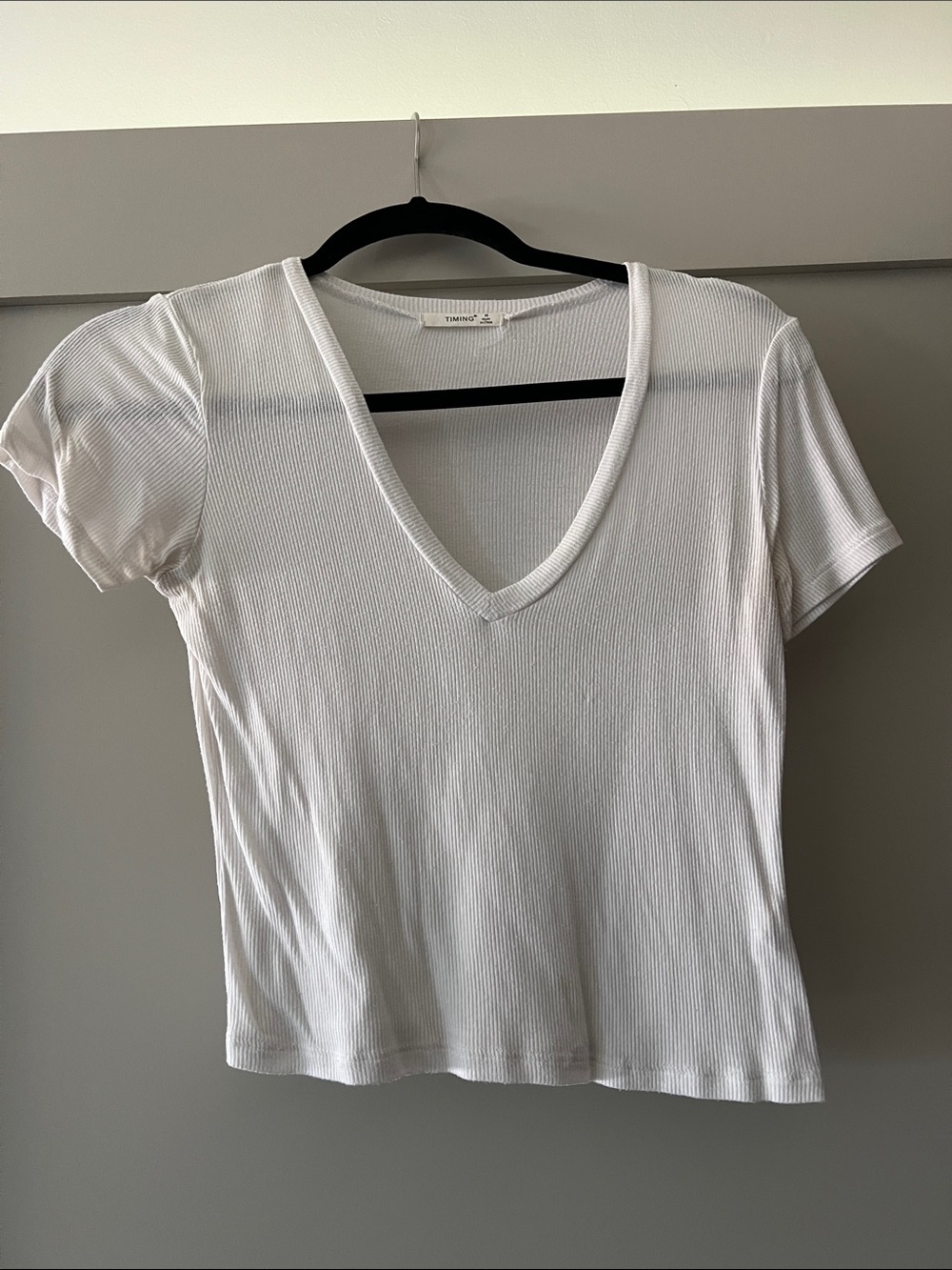 Timing White Ribbed V-Neck Short Sleeve Tee